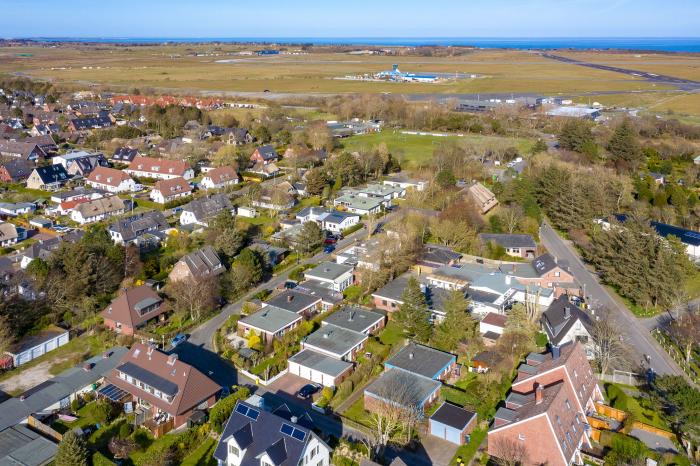 Appartement-Vermietung Bals - Hüs üp Söl - Max-Hansen-Weg 12 | Sylt | Westerland, Doppelhaushälfte für 4 Personen mit 2 Schlafzimmer, 1 Badezimmer, Gäste WC, ca. 80 m2, Grundstück ca. 350 m2