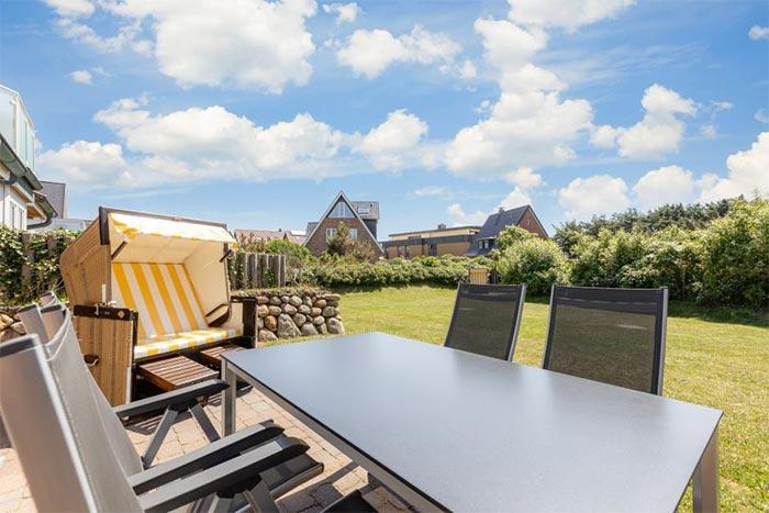 Appartement-Vermietung Bals - Haus Rosengrund - Boy-Truels-Straße 2b | Sylt | Westerland, 3-Zimmer-EG-Wohnung  | Maisonette für 4 Personen mit 2 Schlafzimmer, 2 Badezimmer, Gäste WC, ca. 82 m2