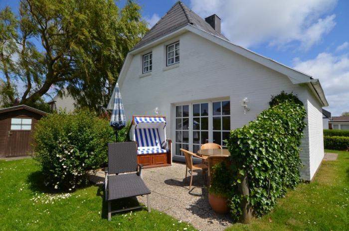 Appartement-Vermietung Bals - Haus Agi - Friesische Straße 48 | Sylt | Westerland, Freistehendes Haus für 4 Personen mit 2 Schlafzimmer, 1 Badezimmer, Gäste WC, ca. 83 m2, Grundstück ca. 400 m2