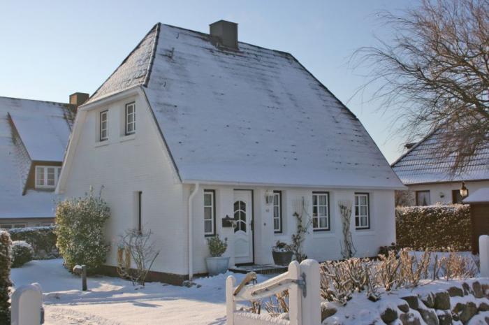 Appartement-Vermietung Bals - Haus Agi - Friesische Straße 48 | Sylt | Westerland, Freistehendes Haus für 4 Personen mit 2 Schlafzimmer, 1 Badezimmer, Gäste WC, ca. 83 m2, Grundstück ca. 400 m2