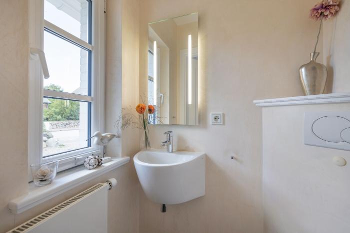 Appartement-Vermietung Bals - Haus Agi - Friesische Straße 48 | Sylt | Westerland, Freistehendes Haus für 4 Personen mit 2 Schlafzimmer, 1 Badezimmer, Gäste WC, ca. 83 m2, Grundstück ca. 400 m2