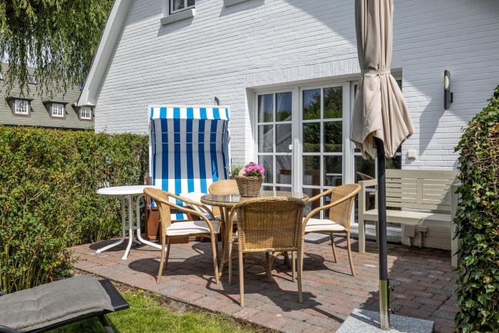 Appartement-Vermietung Bals - Haus Agi - Friesische Straße 48 | Sylt | Westerland, Freistehendes Haus für 4 Personen mit 2 Schlafzimmer, 1 Badezimmer, Gäste WC, ca. 83 m2, Grundstück ca. 400 m2