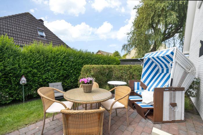 Appartement-Vermietung Bals - Haus Agi - Friesische Straße 48 | Sylt | Westerland, Freistehendes Haus für 4 Personen mit 2 Schlafzimmer, 1 Badezimmer, Gäste WC, ca. 83 m2, Grundstück ca. 400 m2