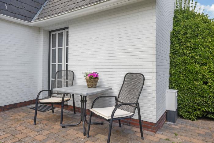 Appartement-Vermietung Bals - Haus Agi - Friesische Straße 48 | Sylt | Westerland, Freistehendes Haus für 4 Personen mit 2 Schlafzimmer, 1 Badezimmer, Gäste WC, ca. 83 m2, Grundstück ca. 400 m2