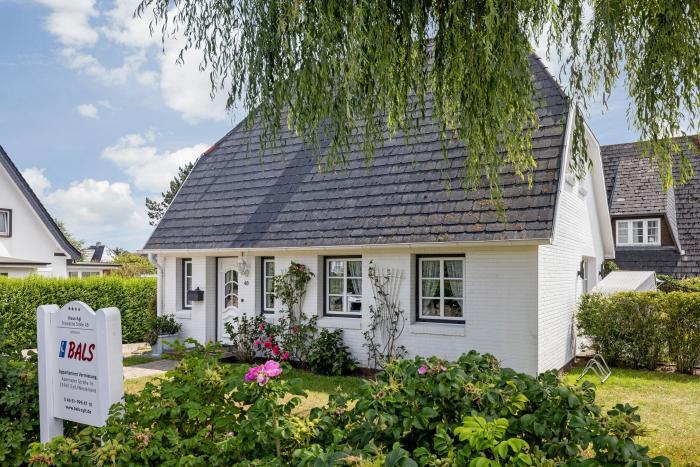 Appartement-Vermietung Bals - Haus Agi - Friesische Straße 48 | Sylt | Westerland, Freistehendes Haus für 4 Personen mit 2 Schlafzimmer, 1 Badezimmer, Gäste WC, ca. 83 m2, Grundstück ca. 400 m2