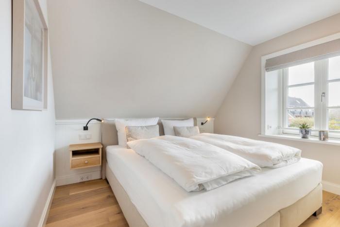 Appartement-Vermietung Bals -  - Hochkamp 6c | Sylt | Wenningstedt, Reetdachhaus für 7 Personen mit 4 Schlafzimmer, 3 Badezimmer, Gäste WC, ca. 195 m2