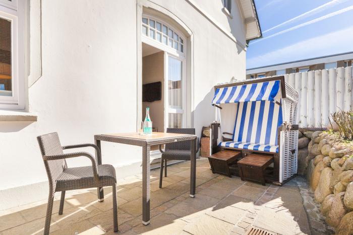 Appartement-Vermietung Bals - Weißes Haus am Meer - Steinmannstraße 33 | 1 Käpt'n Störtebecker | Sylt | Westerland, 2-Zimmer-EG-Wohnung für 2 Personen mit 1 Schlafzimmer, 1 Badezimmer, ca. 32 m2