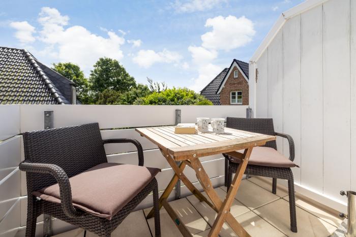 Appartement-Vermietung Bals - Romantikhaus Rosenhüs - Rosenweg 10 | 4 Heiderose | Sylt | Westerland, 2-Zimmer-OG-Wohnung  | Maisonette für 2 Personen mit 1 Schlafzimmer, 1 Badezimmer, ca. 35 m2