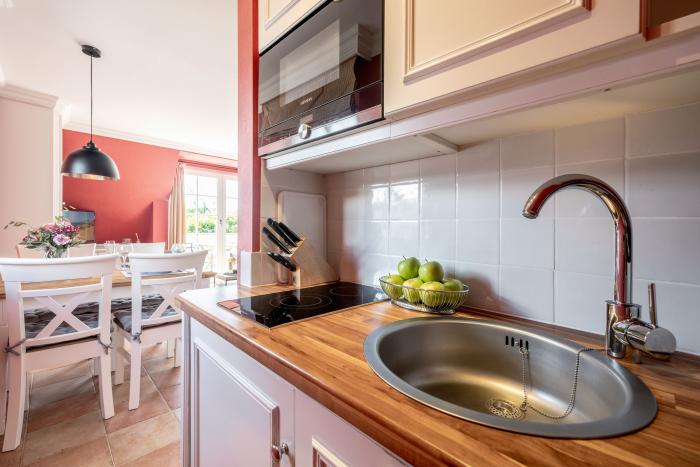 Appartement-Vermietung Bals - Romantikhaus Rosenhüs - Rosenweg 10 | 4 Heiderose | Sylt | Westerland, 2-Zimmer-OG-Wohnung  | Maisonette für 2 Personen mit 1 Schlafzimmer, 1 Badezimmer, ca. 35 m2