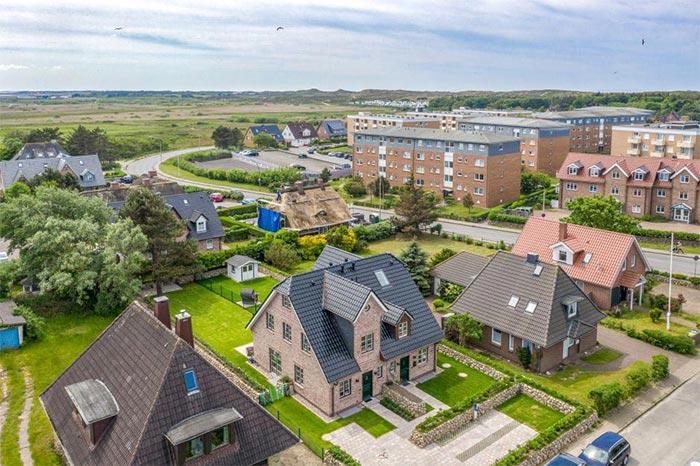 Appartement-Vermietung Bals -  - Amselweg 6a | Sylt | Westerland, Doppelhaushälfte für 7 Personen mit 4 Schlafzimmer, 3 Badezimmer, Gäste WC, ca. 133 m2