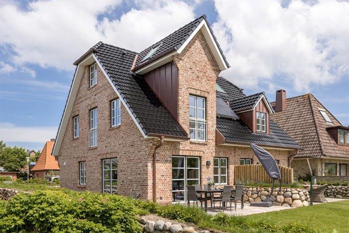 Appartement-Vermietung Bals -  - Amselweg 6a | Sylt | Westerland, Doppelhaushälfte für 7 Personen mit 4 Schlafzimmer, 3 Badezimmer, Gäste WC, ca. 133 m2