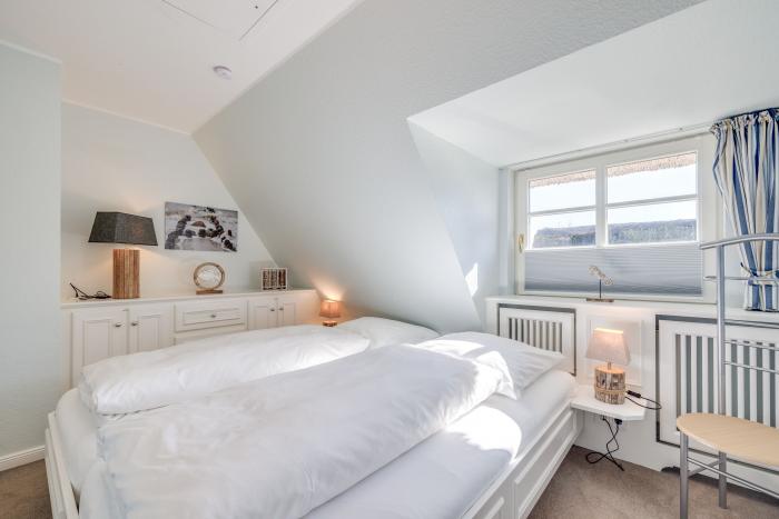 Appartement-Vermietung Bals - Friesenhaus Min Eilun - Hedigenwai 8 | Hausteil 2 | Sylt | Westerland, Hausteil unter Reet für 4 Personen mit 2 Schlafzimmer, 2 Badezimmer, ca. 90 m2