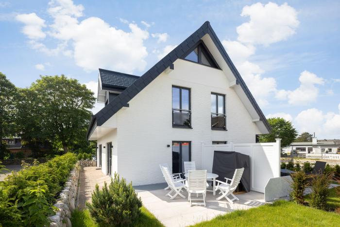 Appartement-Vermietung Bals -  - Horstweg 36 | Sylt | Westerland, Doppelhaushälfte für 6 Personen mit 3 Schlafzimmer, 2 Badezimmer, Gäste WC, ca. 143 m2