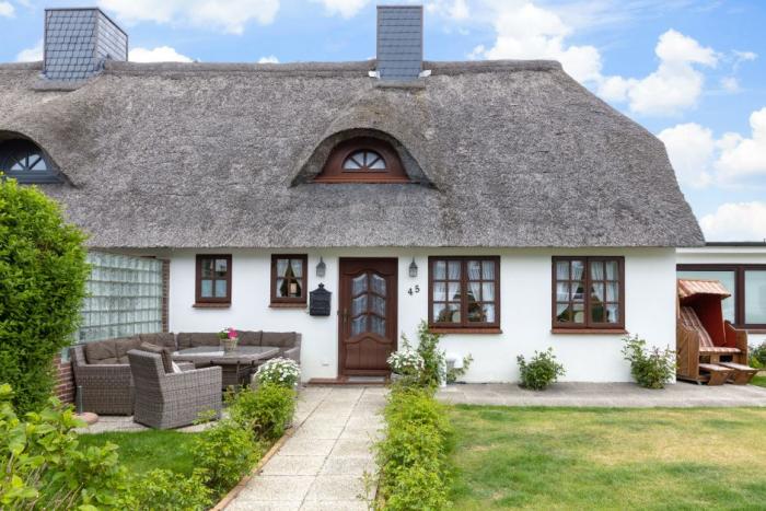 Appartement-Vermietung Bals - Friesenhaus Anke - Deckerstraße 45 | Sylt | Westerland, Hausteil unter Reet für 4 Personen mit 2 Schlafzimmer, 1 Badezimmer, Gäste WC, ca. 80 m2, Grundstück ca. 250 m2