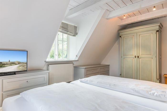 Appartement-Vermietung Bals - Romantisches Friesenhaus - Stadumstraße 50 | Hausteil 1 | Sylt | Westerland, Hausteil unter Reet für 6 Personen mit 3 Schlafzimmer, 2 Badezimmer, Gäste WC, ca. 160 m2