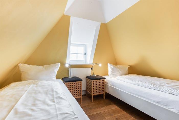 Appartement-Vermietung Bals - Romantisches Friesenhaus - Stadumstraße 50 | Hausteil 1 | Sylt | Westerland, Hausteil unter Reet für 6 Personen mit 3 Schlafzimmer, 2 Badezimmer, Gäste WC, ca. 160 m2