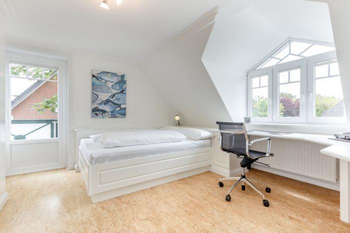 Appartement-Vermietung Bals - Landhaus Sylter Watt - Osthedig 9b | Sylt | Westerland, Haus für 6 Personen mit 3 Schlafzimmer, 2 Badezimmer, Gäste WC, ca. 160 m2, Garage