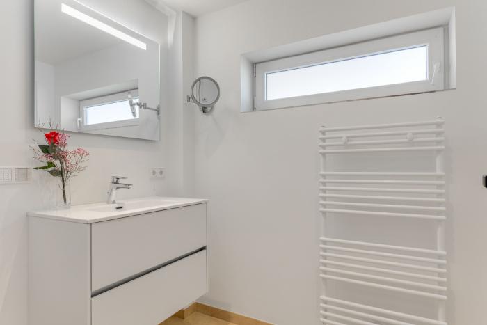 Appartement-Vermietung Bals - Haus Eidum - Elisabethstraße 14 | Wohnung 301 | Sylt | Westerland, 3-Zimmer-Wohnung im 3. OG für 4 Personen mit 2 Schlafzimmer, 1 Badezimmer, Gäste WC, ca. 80 m2, Garage, Fahrstuhl im Haus