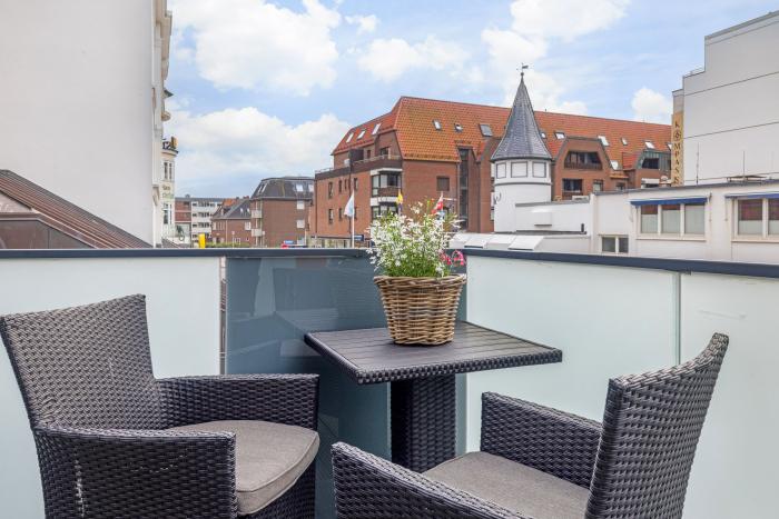 Appartement-Vermietung Bals -  - Elisabethstraße 7 | Wohnung 1 Süd | Sylt | Westerland, 3-Zimmer-OG-Wohnung für 4 Personen mit 2 Schlafzimmer, 2 Badezimmer, ca. 98 m2