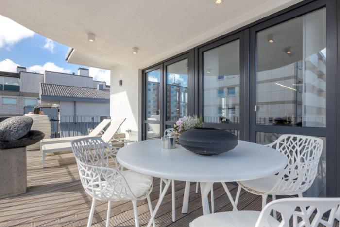 Appartement-Vermietung Bals -  - Klaus-Groth-Straße 3 | 7 Üp Taak | Sylt | Westerland, 3-Zimmer-Penthouse für 4 Personen mit 2 Schlafzimmer, 2 Badezimmer, ca. 108 m2, Fahrstuhl im Haus