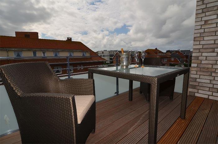 Appartement-Vermietung Bals - Villa Strauch - Elisabethstraße 17 | Wohnung 2.1 | Sylt | Westerland, 2-Zimmer-Wohnung im 2. OG für 2 Personen mit 1 Schlafzimmer, 1 Badezimmer, ca. 55 m2, Fahrstuhl im Haus