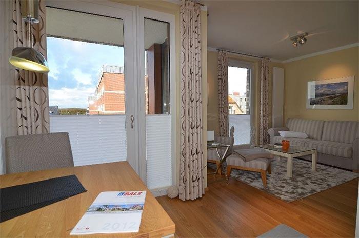 Appartement-Vermietung Bals - Villa Strauch - Elisabethstraße 17 | Wohnung 2.3 | Sylt | Westerland, 2-Zimmer-Wohnung im 2. OG für 2 Personen mit 1 Schlafzimmer, 1 Badezimmer, ca. 52 m2, Garage, Fahrstuhl im Haus