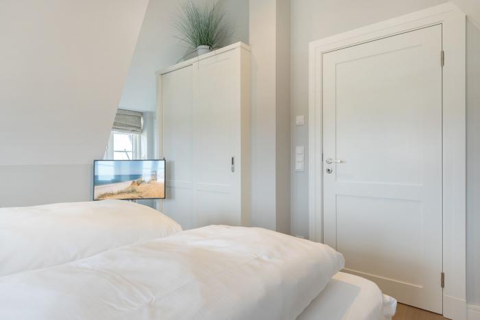 Appartement-Vermietung Bals - Friesenhaus Lavinia - Strandstraße 22b | Sylt | Wenningstedt, Reetdachhaus für 7 Personen mit 4 Schlafzimmer, 4 Badezimmer, Gäste WC, ca. 155 m2