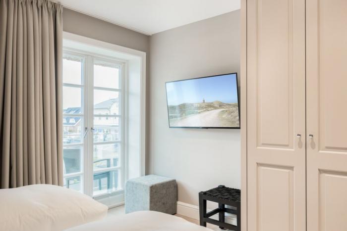 Appartement-Vermietung Bals - Friesenhaus Meerlust - Strandstraße 24 | 3 | Sylt | Wenningstedt, Hausteil unter Reet für 6 Personen mit 3 Schlafzimmer, 5 Badezimmer, Gäste WC, ca. 170 m2