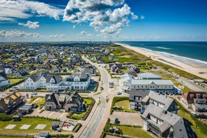 Appartement-Vermietung Bals - Friesenhaus Meerlust - Strandstraße 24 | 3 | Sylt | Wenningstedt, Hausteil unter Reet für 6 Personen mit 3 Schlafzimmer, 5 Badezimmer, Gäste WC, ca. 170 m2