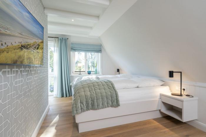 Appartement-Vermietung Bals - Friesenhaus Meerzeit - Am Denghoog 3d | 1 | Sylt | Wenningstedt, Hausteil unter Reet für 8 Personen mit 4 Schlafzimmer, 5 Badezimmer, Gäste WC, ca. 196 m2