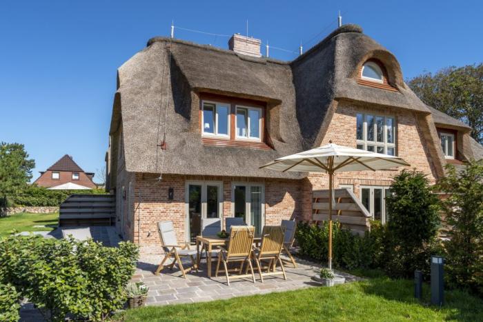 Appartement-Vermietung Bals - Friesenhaus Meerzeit - Am Denghoog 3c | 2 | Sylt | Wenningstedt, Hausteil unter Reet für 7 Personen mit 4 Schlafzimmer, 5 Badezimmer, Gäste WC, ca. 195 m2