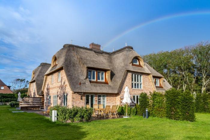 Appartement-Vermietung Bals - Friesenhaus Meerzeit - Am Denghoog 3c | 2 | Sylt | Wenningstedt, Hausteil unter Reet für 7 Personen mit 4 Schlafzimmer, 5 Badezimmer, Gäste WC, ca. 195 m2