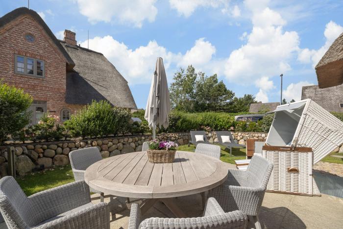 Appartement-Vermietung Bals - Beachmemories - Braderuper Straße 8a | Sylt | Wenningstedt, Reetdachhaus für 6 Personen mit 4 Schlafzimmer, 2 Badezimmer, Gäste WC, ca. 154 m2