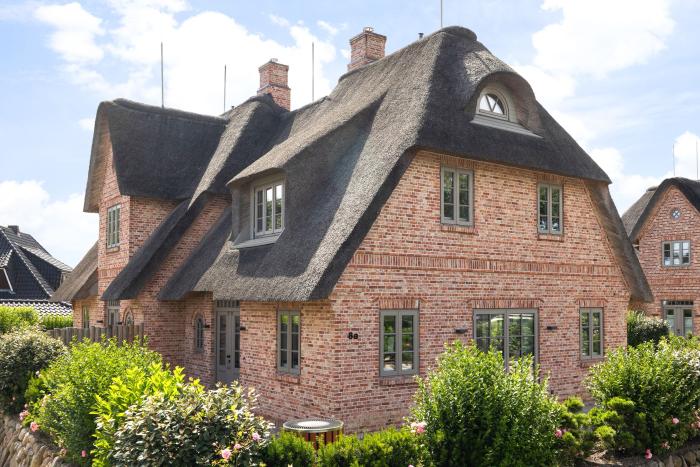 Appartement-Vermietung Bals - Beachmemories - Braderuper Straße 8a | Sylt | Wenningstedt, Reetdachhaus für 6 Personen mit 4 Schlafzimmer, 2 Badezimmer, Gäste WC, ca. 154 m2
