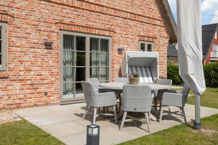 Appartement-Vermietung Bals - Beachvibes - Braderuper Straße 8b | Sylt | Wenningstedt, Reetdachhaus für 6 Personen mit 4 Schlafzimmer, 3 Badezimmer, Gäste WC, ca. 153 m2