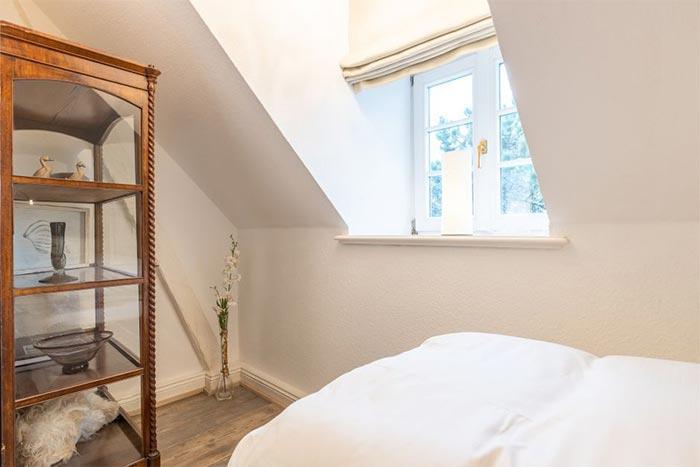 Appartement-Vermietung Bals - Villa Strandperle - Strandstraße 8b | Wohnung 1 | Sylt | Wenningstedt, 3-Zimmer-OG-Wohnung für 2 Personen mit 2 Schlafzimmer, 2 Badezimmer, ca. 115 m2