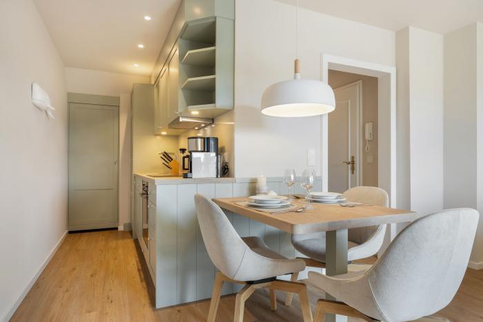Appartement-Vermietung Bals - Haus Frisia - Mittelweg 13k | Wohnung 12 | Sylt | Wenningstedt, 2-Zimmer-OG-Wohnung  | Maisonette für 2 Personen mit 1 Schlafzimmer, 1 Badezimmer, ca. 56 m2