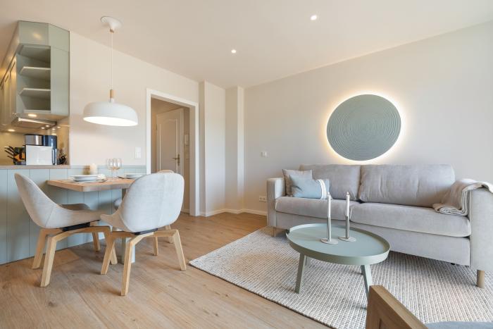 Appartement-Vermietung Bals - Haus Frisia - Mittelweg 13k | Wohnung 12 | Sylt | Wenningstedt, 2-Zimmer-OG-Wohnung  | Maisonette für 2 Personen mit 1 Schlafzimmer, 1 Badezimmer, ca. 56 m2