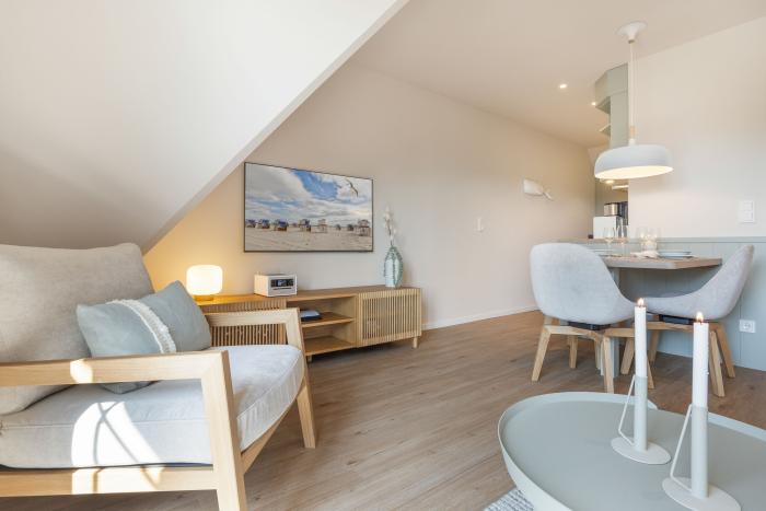 Appartement-Vermietung Bals - Haus Frisia - Mittelweg 13k | Wohnung 12 | Sylt | Wenningstedt, 2-Zimmer-OG-Wohnung  | Maisonette für 2 Personen mit 1 Schlafzimmer, 1 Badezimmer, ca. 56 m2