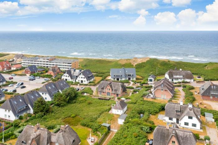 Appartement-Vermietung Bals - Sturmhues - Seedüne 9a | Sylt | Wenningstedt, Reetdachhaus für 6 Personen mit 3 Schlafzimmer, 3 Badezimmer, ca. 162 m2