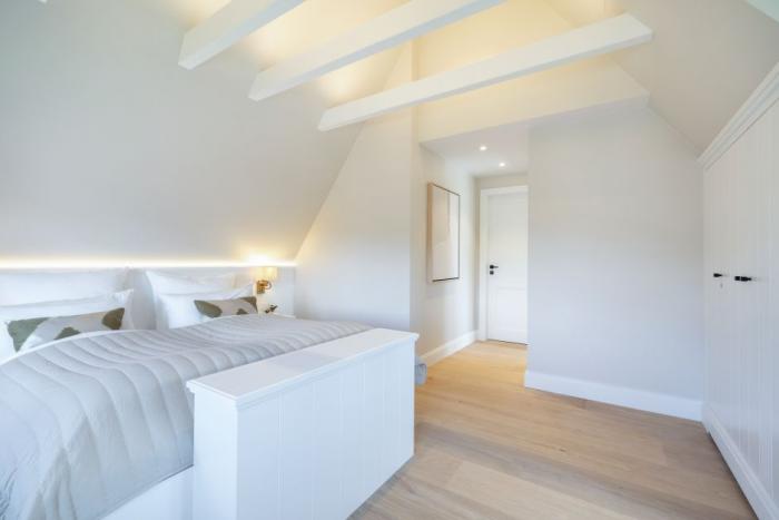 Appartement-Vermietung Bals - Reethüs - Süder Wung 20b Watt | Sylt | Wenningstedt, Reetdachhaus für 6 Personen mit 3 Schlafzimmer, 3 Badezimmer, Gäste WC, ca. 165 m2