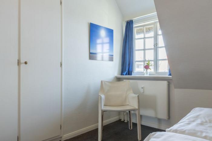 Appartement-Vermietung Bals -  - Seedüne 14a | Wohnung 6 | Sylt | Wenningstedt, 3-Zimmer-OG-Wohnung unter Reet  | Maisonette für 4 Personen mit 2 Schlafzimmer, 1 Badezimmer, ca. 90 m2