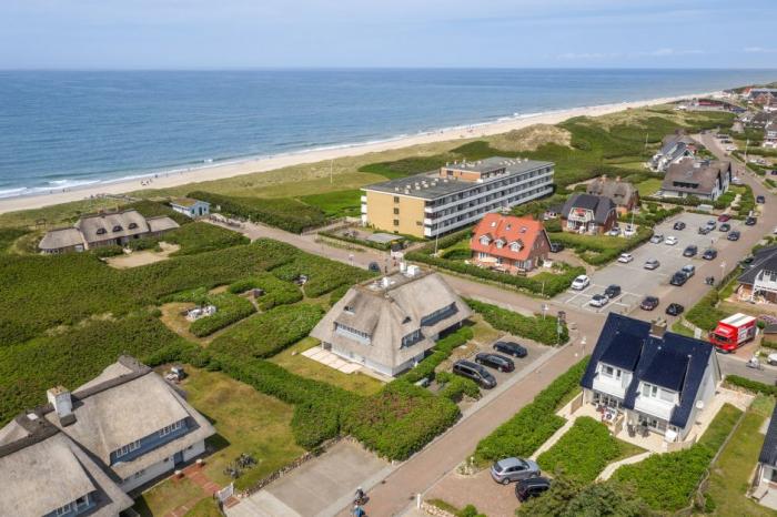 Appartement-Vermietung Bals -  - Seedüne 14a | Wohnung 6 | Sylt | Wenningstedt, 3-Zimmer-OG-Wohnung unter Reet  | Maisonette für 4 Personen mit 2 Schlafzimmer, 1 Badezimmer, ca. 90 m2