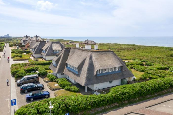 Appartement-Vermietung Bals -  - Seedüne 14a | Wohnung 6 | Sylt | Wenningstedt, 3-Zimmer-OG-Wohnung unter Reet  | Maisonette für 4 Personen mit 2 Schlafzimmer, 1 Badezimmer, ca. 90 m2