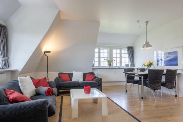 Appartement-Vermietung Bals -  - Seedüne 14a | Wohnung 6 | Sylt | Wenningstedt, 3-Zimmer-OG-Wohnung unter Reet  | Maisonette für 4 Personen mit 2 Schlafzimmer, 1 Badezimmer, ca. 90 m2