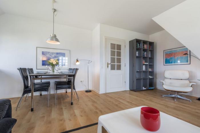 Appartement-Vermietung Bals -  - Seedüne 14a | Wohnung 6 | Sylt | Wenningstedt, 3-Zimmer-OG-Wohnung unter Reet  | Maisonette für 4 Personen mit 2 Schlafzimmer, 1 Badezimmer, ca. 90 m2