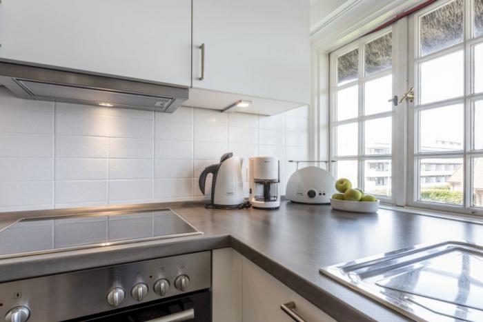 Appartement-Vermietung Bals -  - Seedüne 14a | Wohnung 6 | Sylt | Wenningstedt, 3-Zimmer-OG-Wohnung unter Reet  | Maisonette für 4 Personen mit 2 Schlafzimmer, 1 Badezimmer, ca. 90 m2