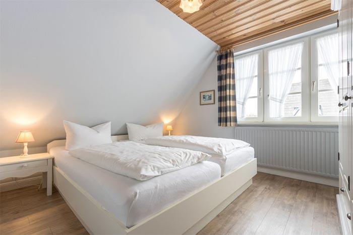 Appartement-Vermietung Bals - Landhaus Feldlerche - Horsatal 4 | Wohnung 4 | Sylt | Wenningstedt, 3-Zimmer-OG-Wohnung  | Maisonette für 3 Personen mit 2 Schlafzimmer, 1 Badezimmer, ca. 58 m2