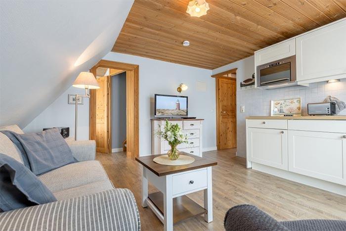 Appartement-Vermietung Bals - Landhaus Feldlerche - Horsatal 4 | Wohnung 4 | Sylt | Wenningstedt, 3-Zimmer-OG-Wohnung  | Maisonette für 3 Personen mit 2 Schlafzimmer, 1 Badezimmer, ca. 58 m2