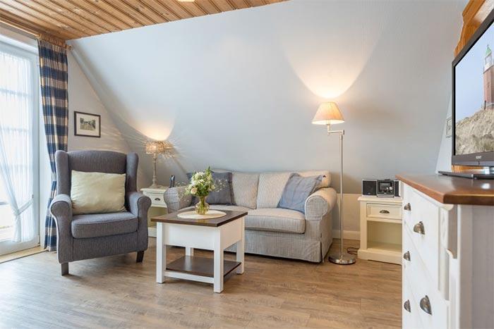 Appartement-Vermietung Bals - Landhaus Feldlerche - Horsatal 4 | Wohnung 4 | Sylt | Wenningstedt, 3-Zimmer-OG-Wohnung  | Maisonette für 3 Personen mit 2 Schlafzimmer, 1 Badezimmer, ca. 58 m2